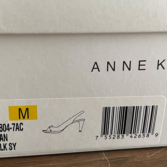 Anne Klein, size 6.5, black patent - Picture 2 of 6